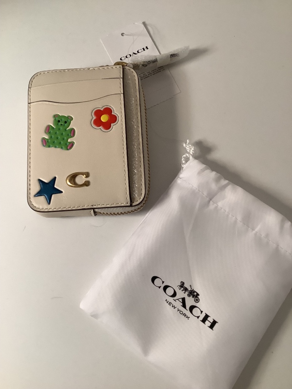 NWT Coach Essential Zip Card Case Wallet Sticker Print Brass & Chalk Leather - Picture 2 of 8